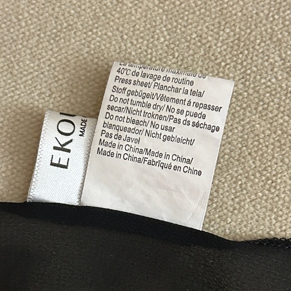 Elegant Black Women's Sarong - Picture 5 of 6